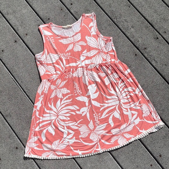 ☀️ Leaf Patterned Tank Top - Picture 1 of 4